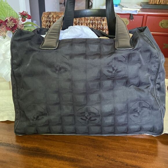 Chanel tote nylon bag excellent used condition - Picture 3 of 12